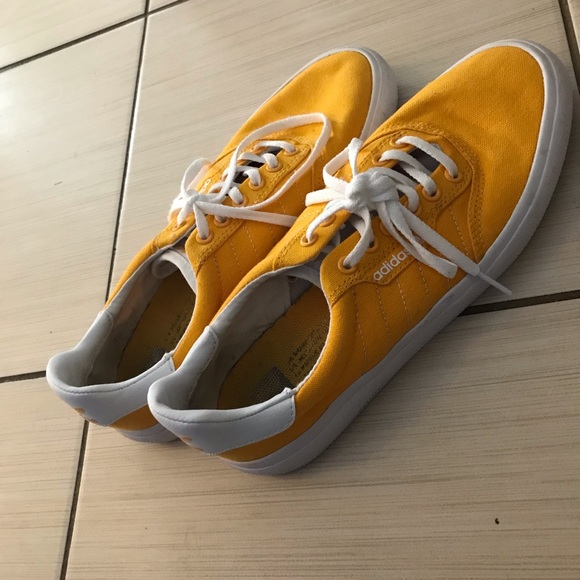 Adidas 3mc shoes siZe 9 - Picture 2 of 3